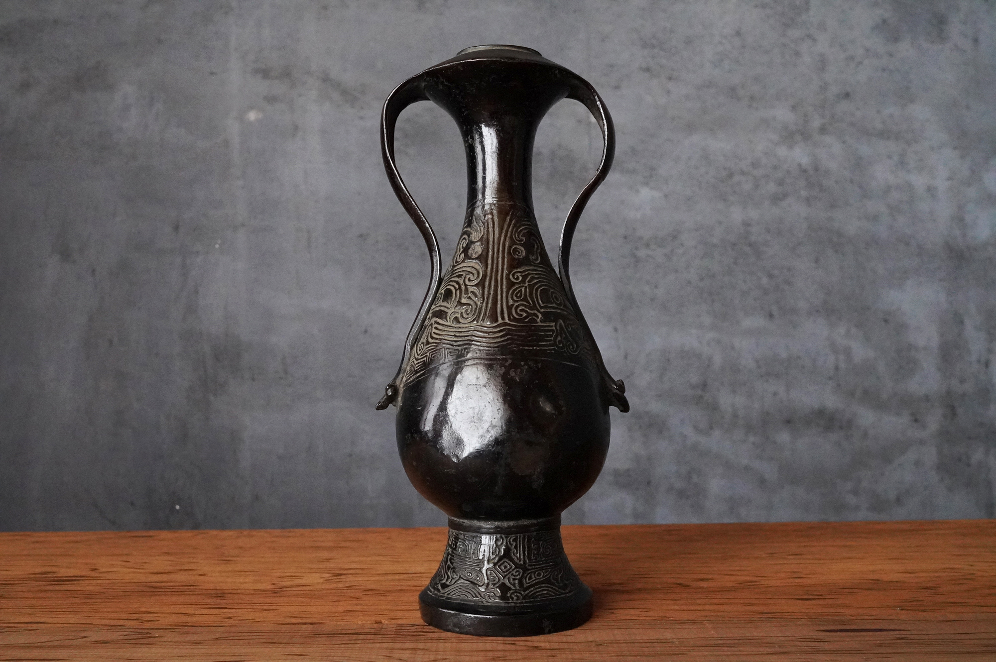 中国 古銅青銅 波文雙耳瓶 M R1834 - 工芸品